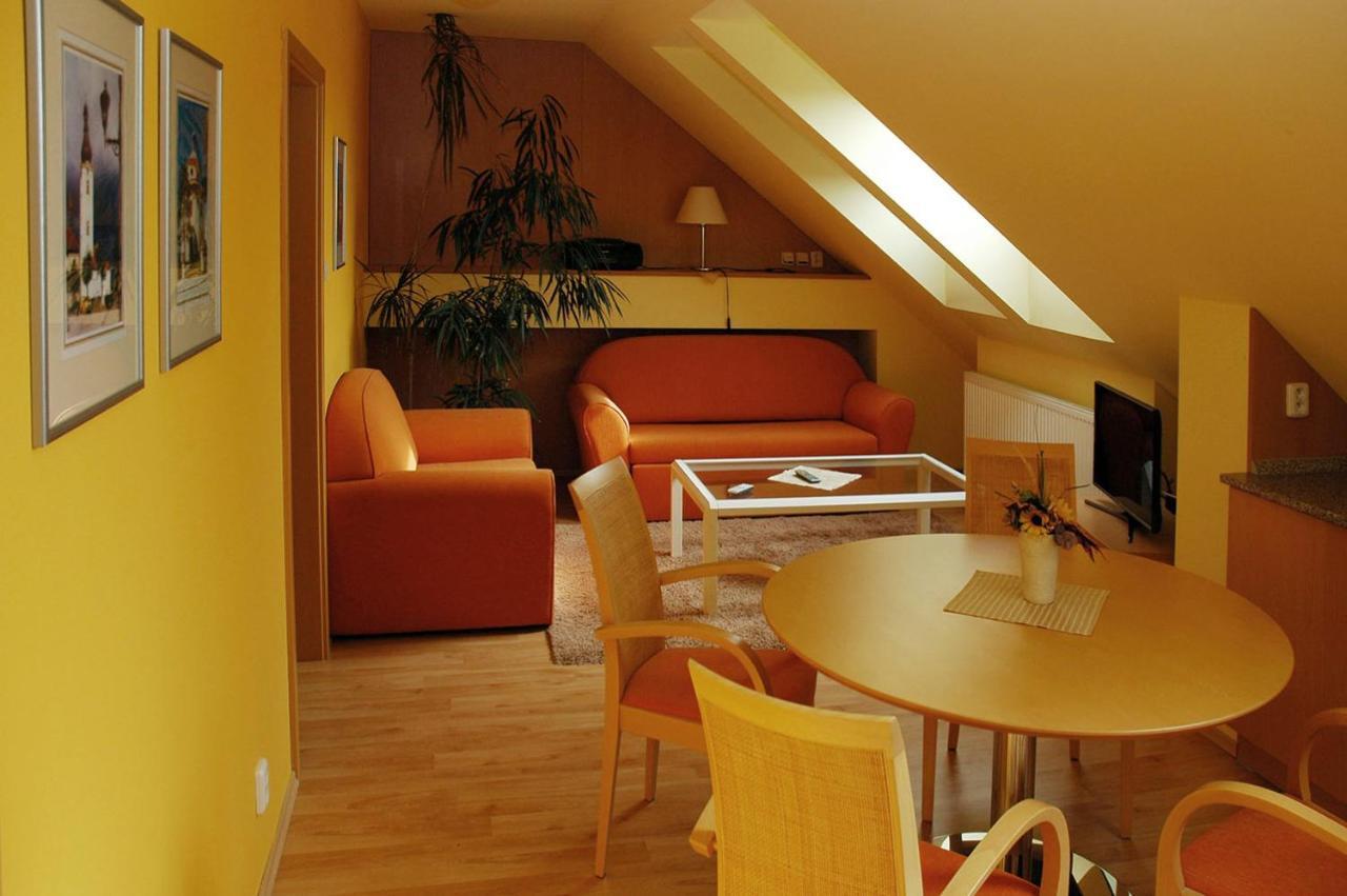 Hotel Restaurant Modra Hvezda Dobrany  Exterior photo